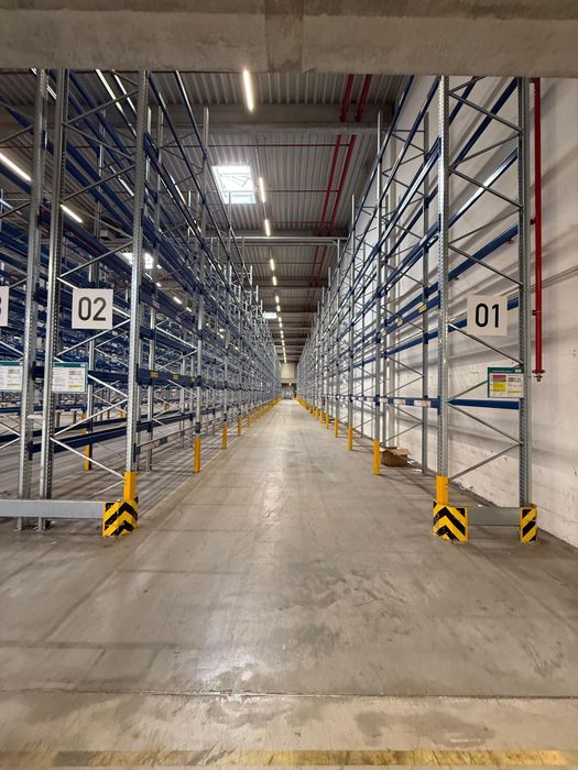 Vând rafturi metalice industriale