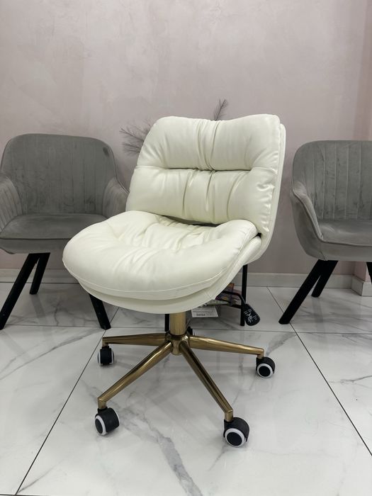 Луксозен салонен стол