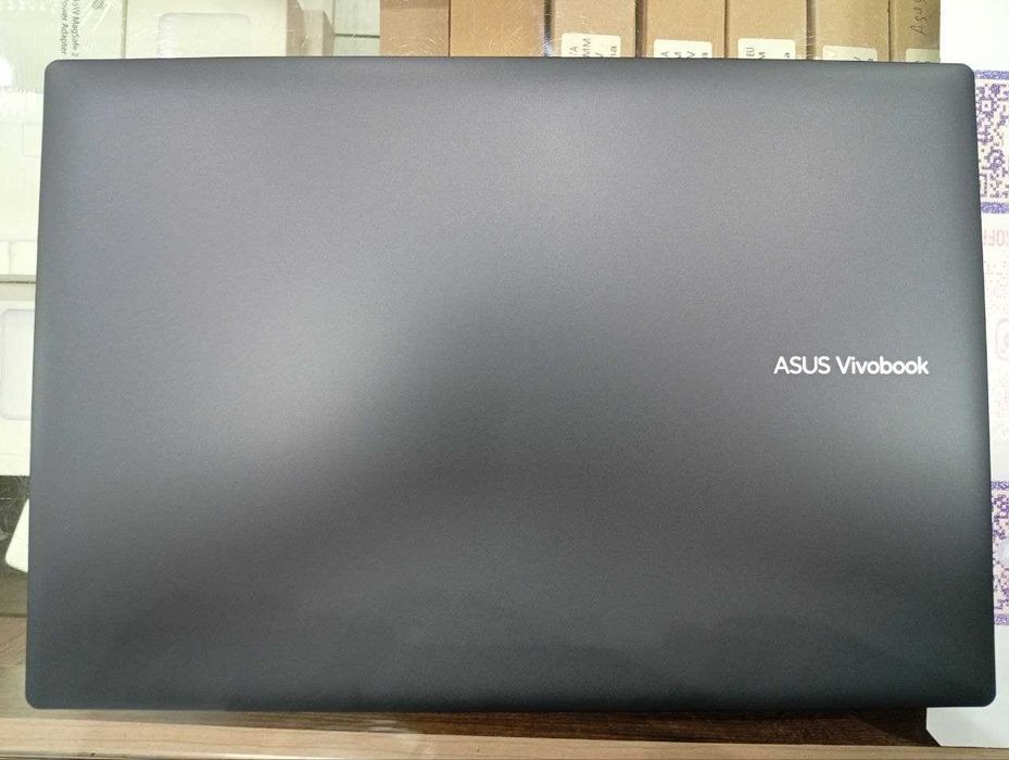 ASUS Vivobook M18 Ryzen R7-260 16GB LPDDR5 1TB SSD IPS 144Hz 300nit