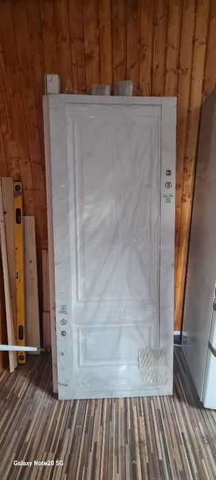 Vand 2 uși noi , nefolosite! 800 x2000