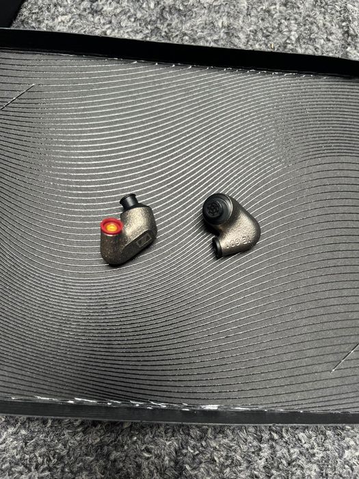 Vand casti Sennheiser IE600