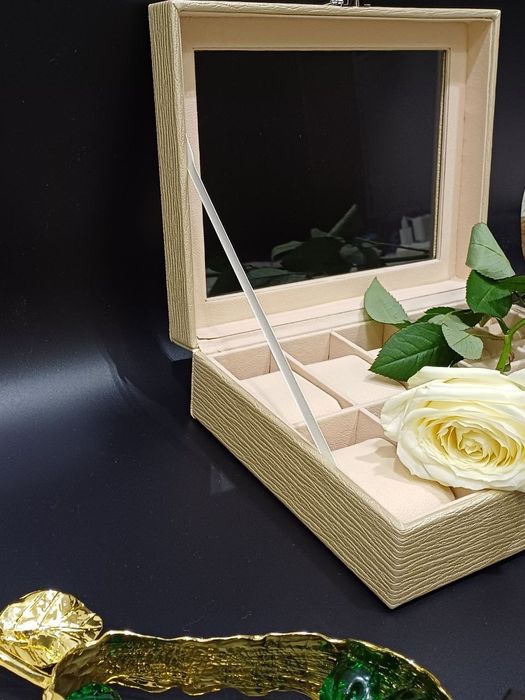 Шкатулка для украшений и часов