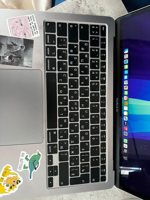 Macbook сатылады!