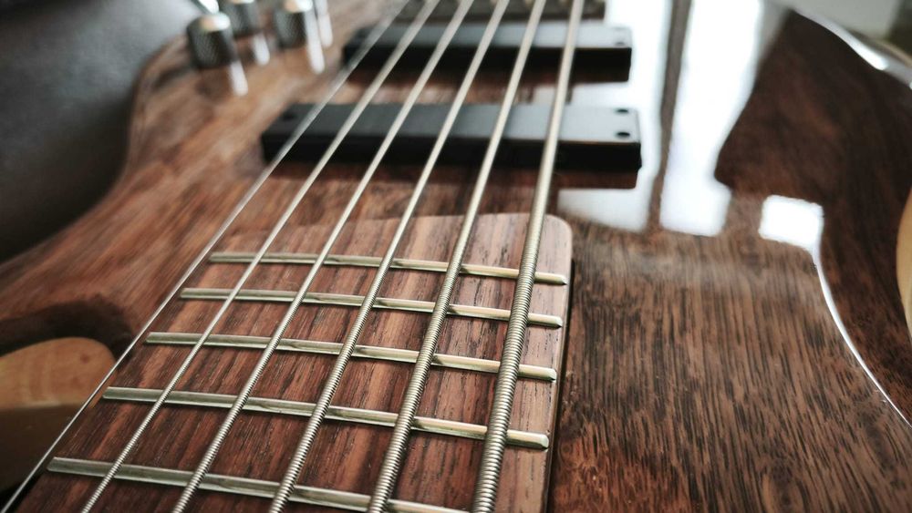 Chitara Bass 6 corzi Weller circuit activ Made in Korea