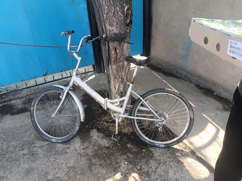 Срочно продам велосипед в отличном состояние скоростнои все работает с