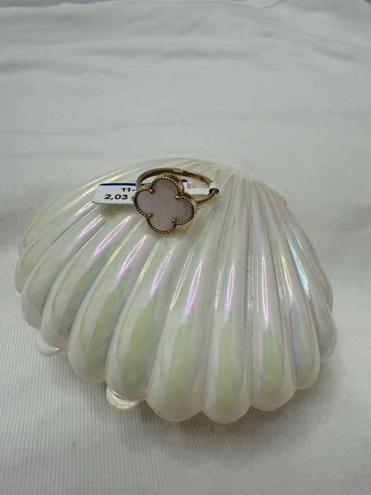 Кольцо и кулон.