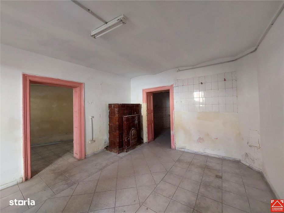 Casa cu spatiu comercial, zona Intim