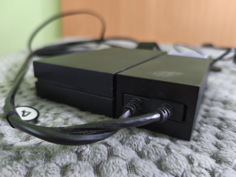 VR очила за PlayStation 4 + игра five nights at Freddy's Help wanted