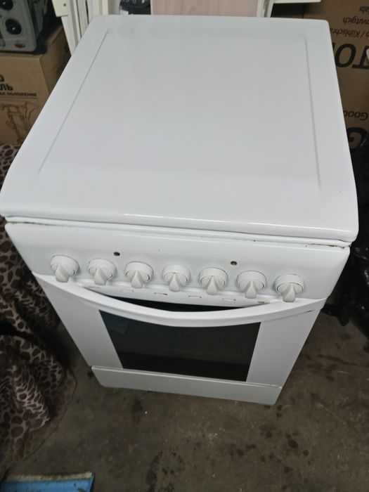 Продам эл.плиту Indesit