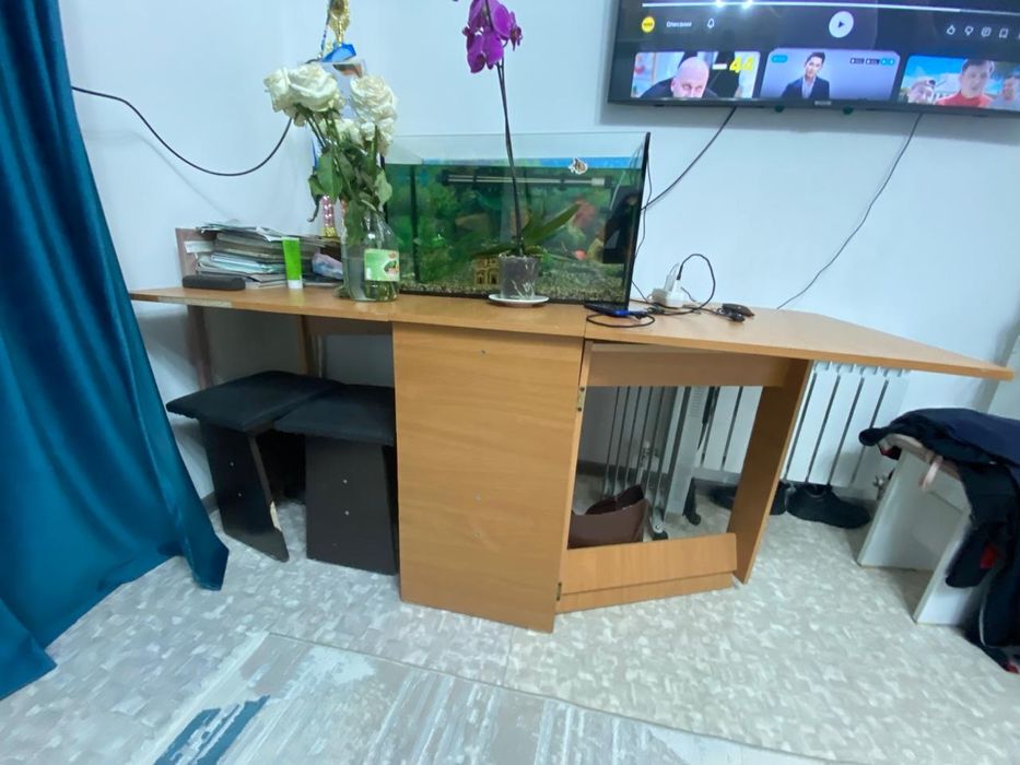 Продаётся шкаф и стол торг есть