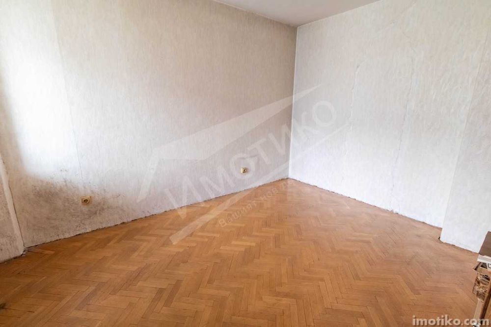 Продава се Тристаен апартамент в София, Изгрев - 83 кв.м за 1841 €/кв.м - Снимка #2