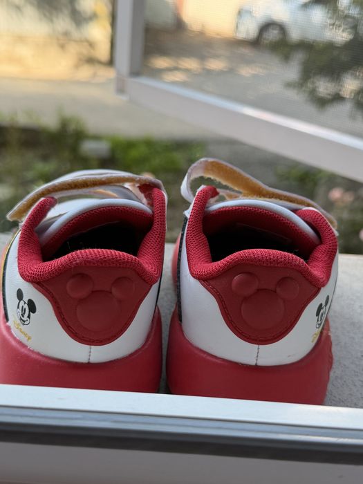 Adidas Disney 25