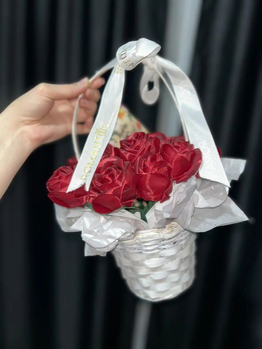 Букет из атласных роз