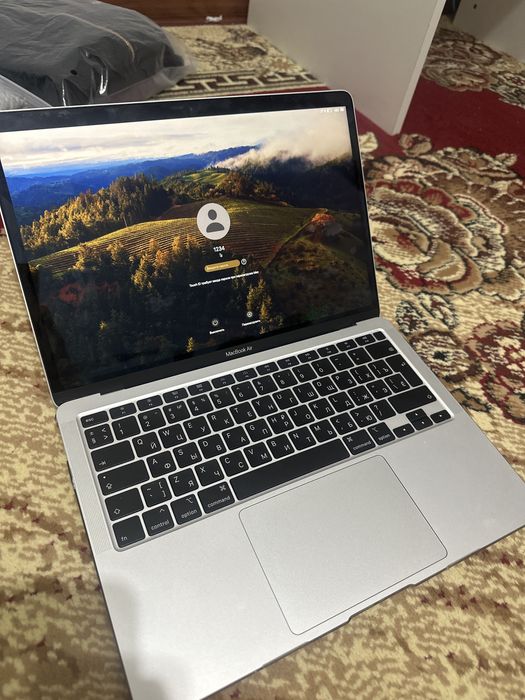Продам Macbook air 2020