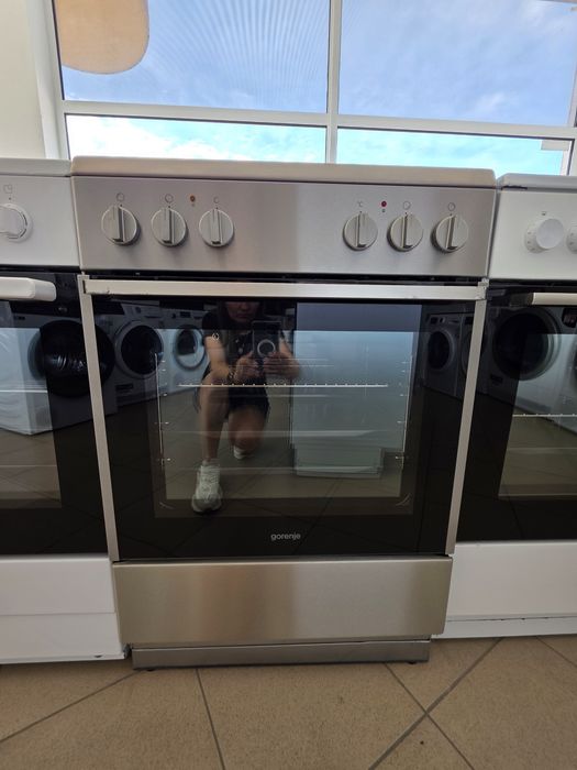 Свободностояща печка с керамични котлони Gorenje