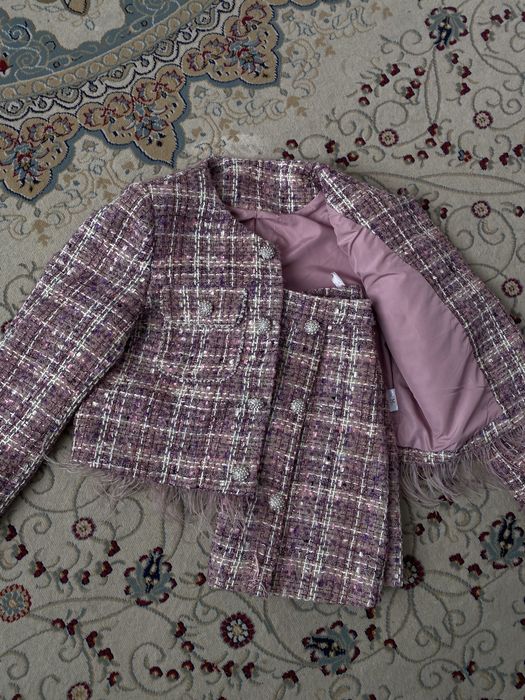 Өте сәнді косютм мен юбкасы рр М