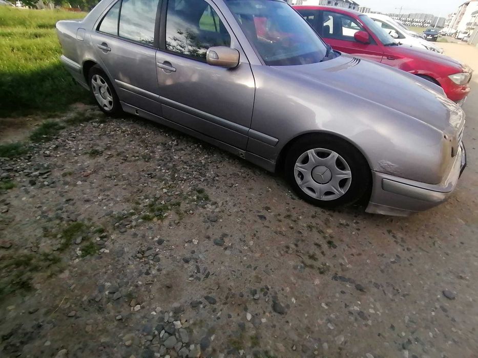 Vând Mercedes E 200cdi