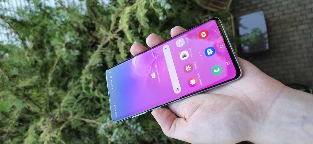 Samsung Galaxy S10 Plus 128 / 8Gb Albastru Impecabil + Cablu si Incarcator