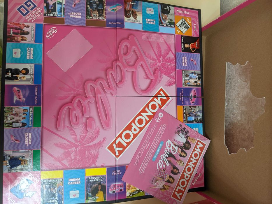 Монополия игра от Барби