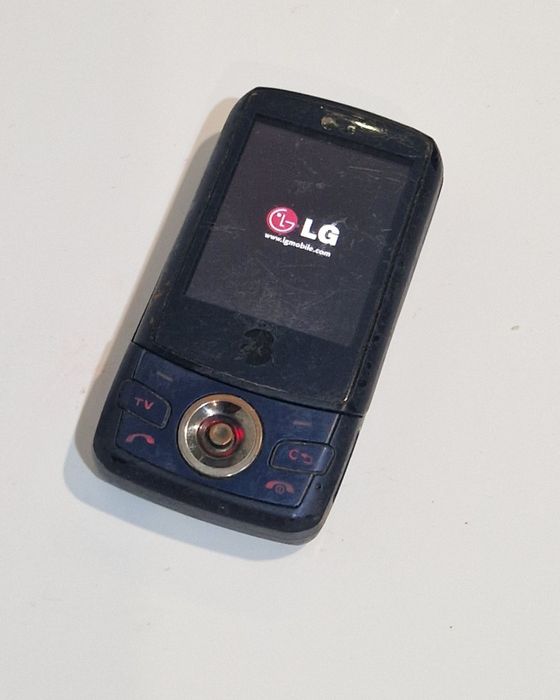 Telefon pentru piese sau colecție.  Necesita deblocare .