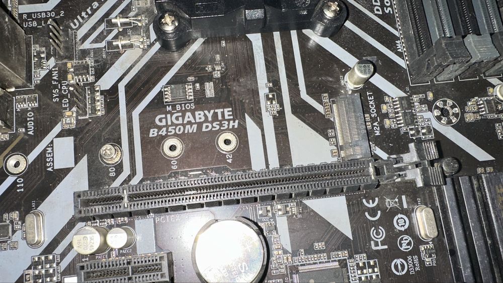 Placa de baza Gigabyte B450M DS3H