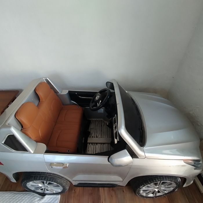 Электромобиль Лексус