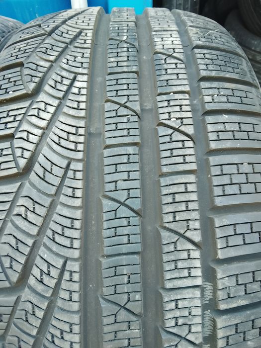 295 30 19 cu 235 35 19. Pirelli.  An 2022 cu 2019.