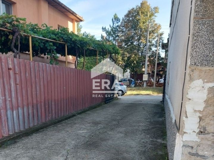 Дава се под наем Гараж / Паркомясто в Плевен, Широк център - 25 кв.м за 100 € - Снимка #1
