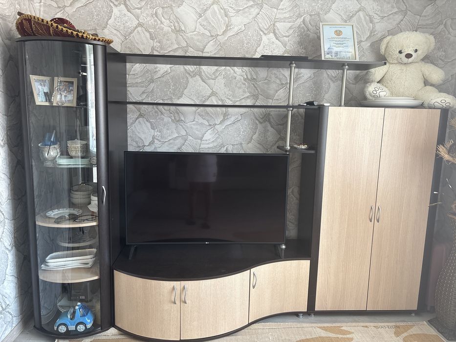 Горка для гостинной! Очень актуальный и современный цвет мебели!