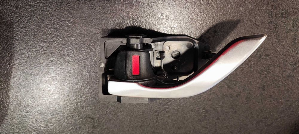 Продавам Части за оборудване на предна лява врата за Мазда СХ5 2018г.