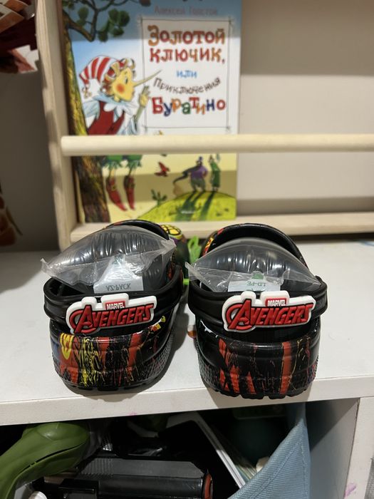 Crocs новые, из колекции мстители марвел