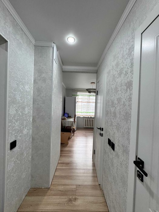 Продаем улучшенную 2 комн .кв - мкр. Степной 4, дом 10