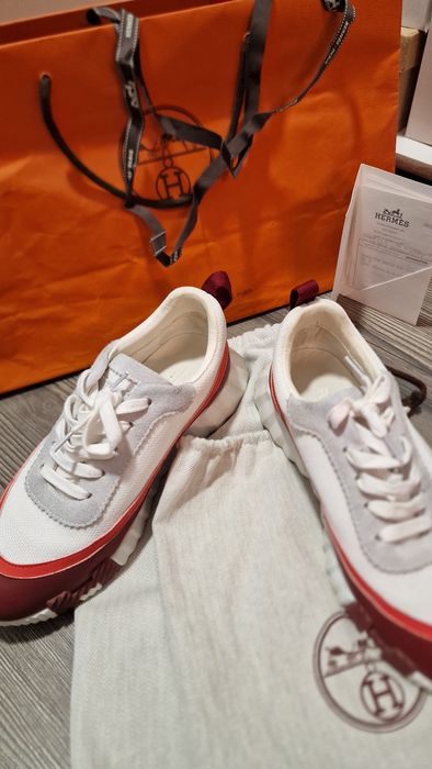 Bouncing red & white