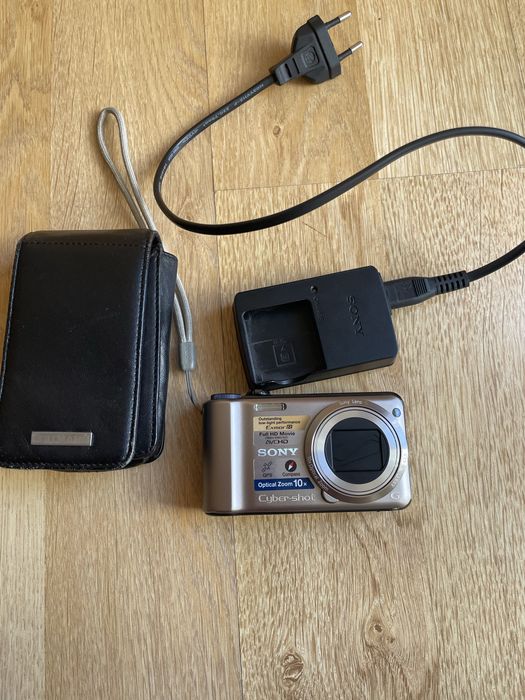Продавам фотоапарат Sony DSC-HX5V