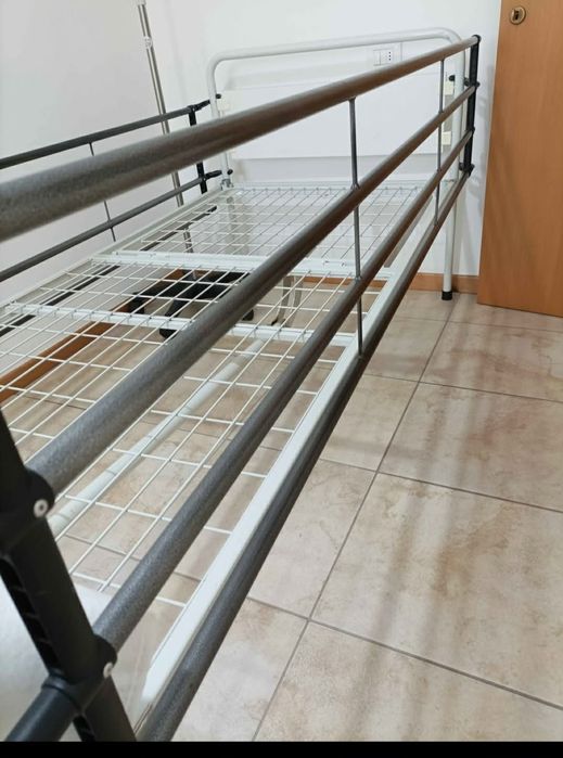 Vând pat pentru persoane  cu dizabilități