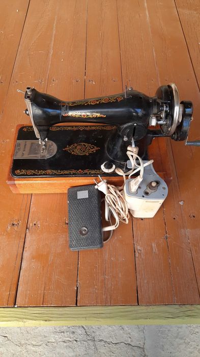 Тикув машинами сотилади.