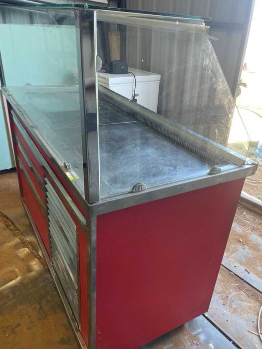 Хладилна витрина