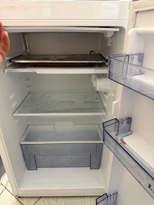 Хладилник с малка камера