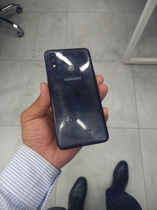 Galaxy A10s ishlatsa boladi, qotadi