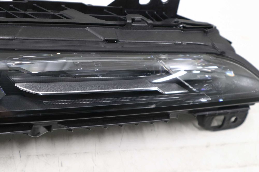 Десен горен кристален фар Сваровски БМВ 7 серия Г70 BMW G70