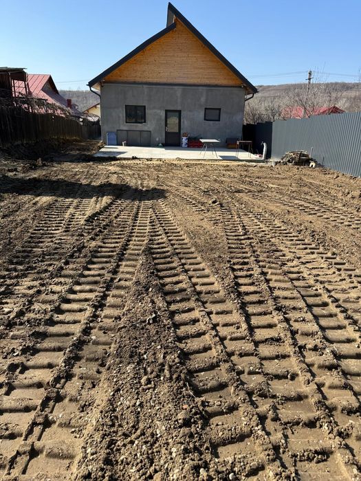 Execut lucrări cu miniexcavator