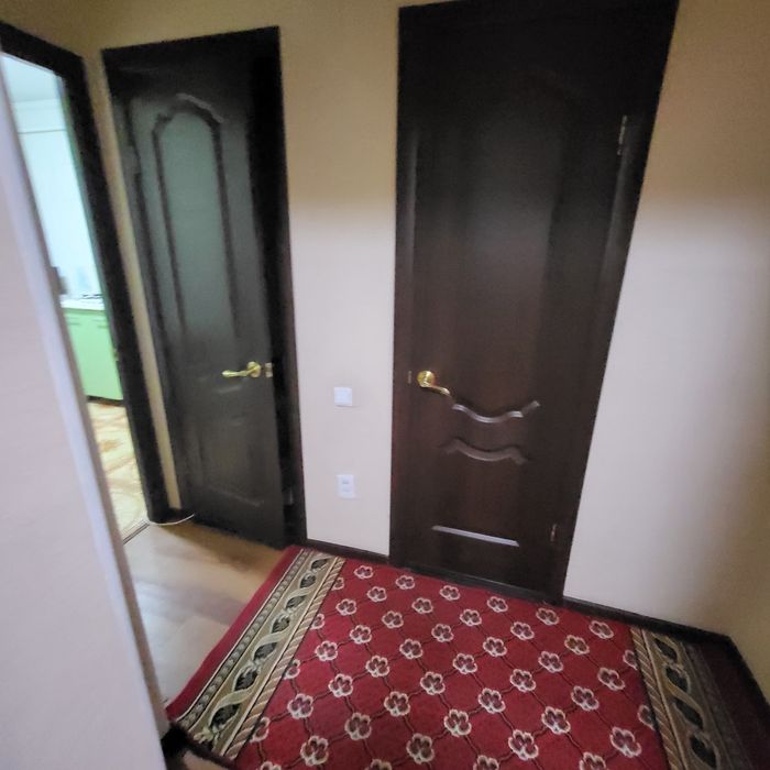 1 ком.я район Цума.часы ,ночь