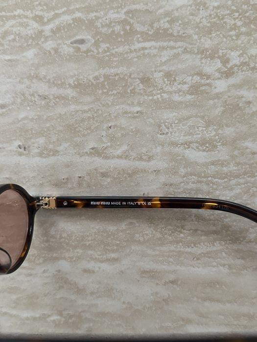Оригинални MiuMiu Regard round дамски слънчеви очила