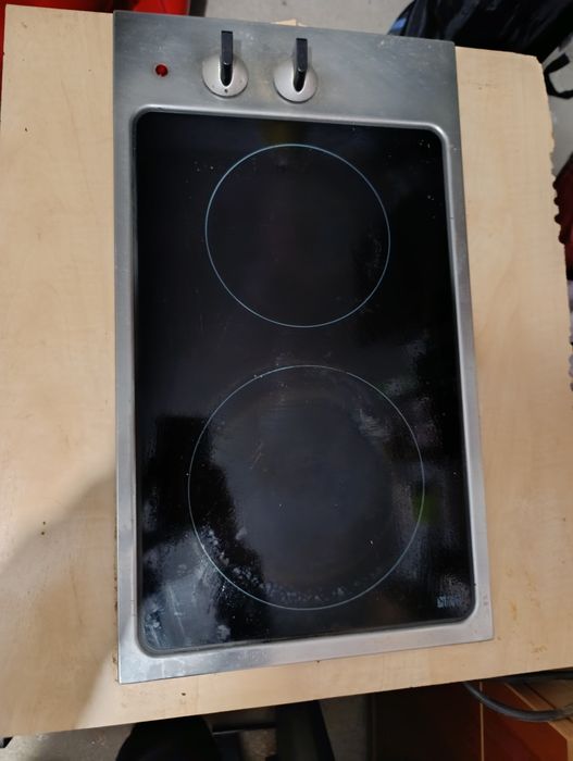 Фурна за вграждане и керамичен плот Zanussi