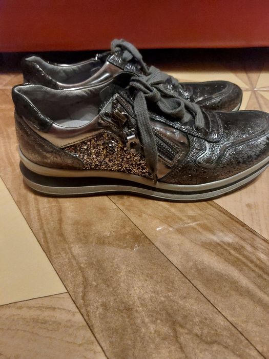 Adidasi fete  NERO GIARDINI!