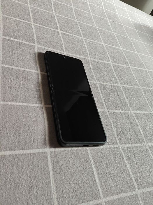 Samsung Galaxy Z Flip 6 (12/256)