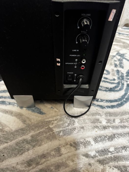 Сабвуфер и две колонки Ediefer