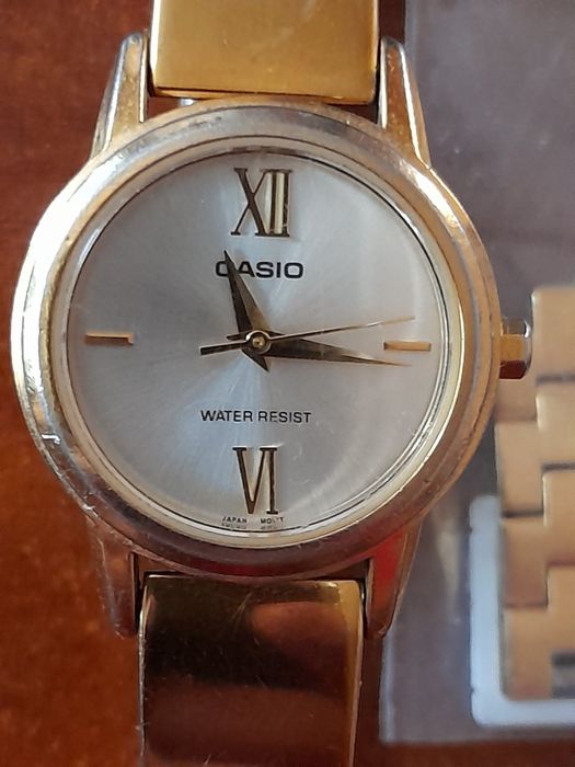 Топ цена Перфектен дамски часовник CASIO позлатен