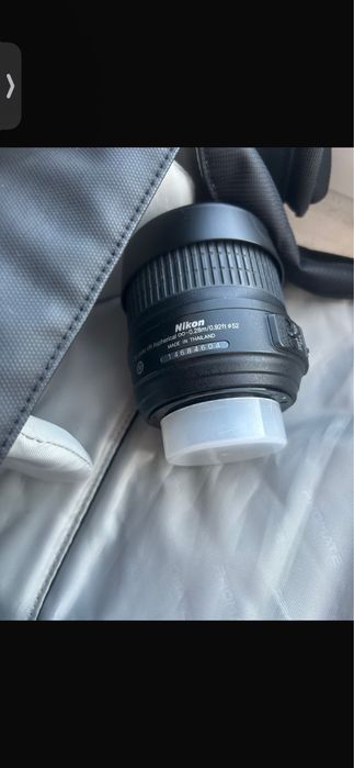Vand Camera foto DSLR Nikon D3000 + obiectiv Nikon AF-S DX