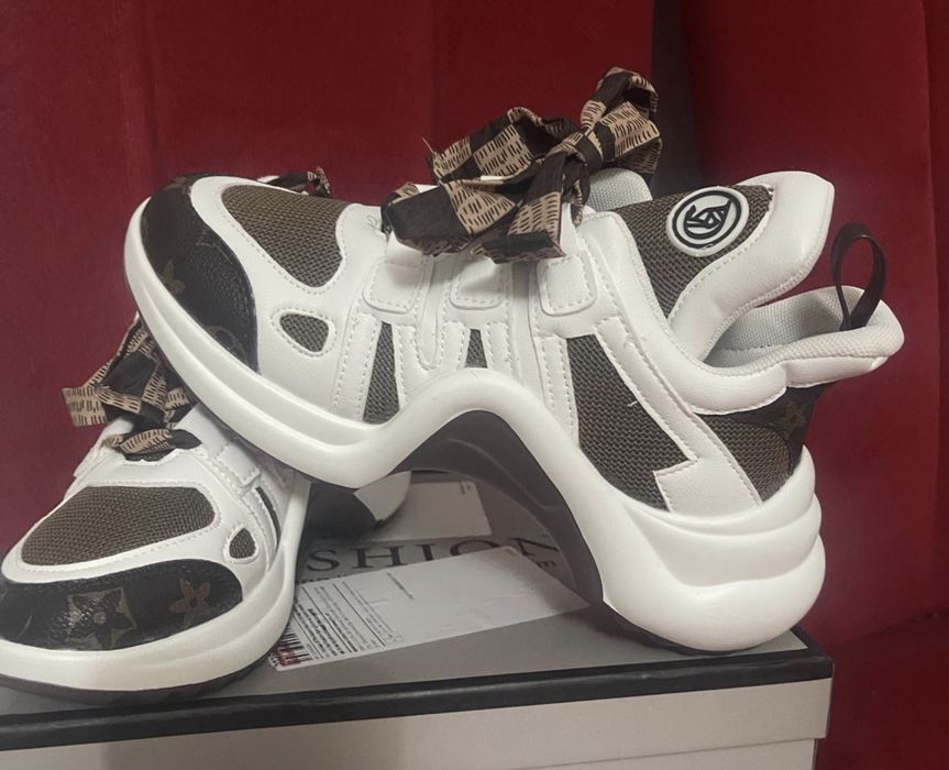 Sneackers inspirati din Louise Vuitton